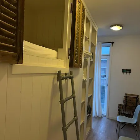 Close To The Modern Oranje Boven