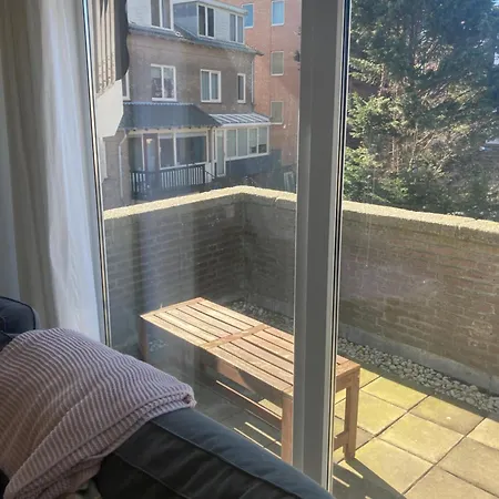 Close To The Modern Oranje Boven 잔드보르트