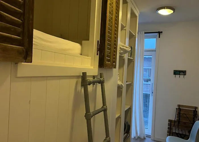 Close To The Modern Oranje Boven