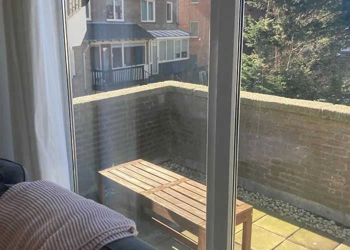 Close To The Modern Oranje Boven *