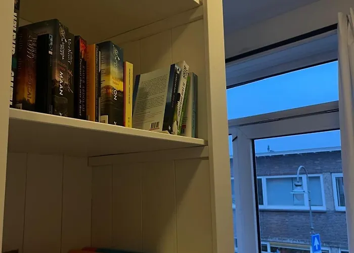 Close To The Modern Oranje Boven